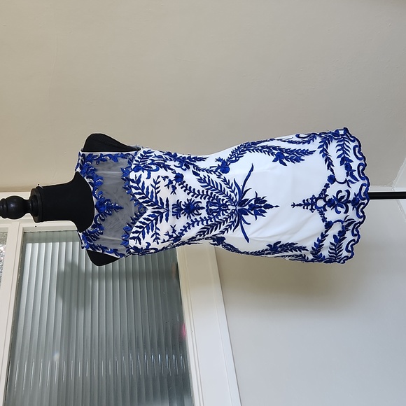 Size 6 Splash Prom white and royal blue lace applique cocktail prom style - Picture 1 of 15